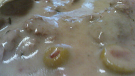 Bylinková kuřecí játra na česneku s olivami