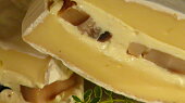 Camembert s hřiby