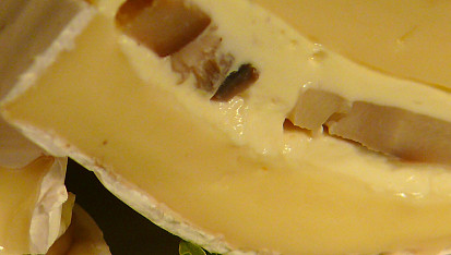 Camembert s hřiby
