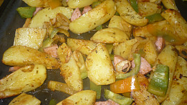 Brambory s česnekovou omáčkou