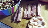 Lahodné bramborové knedlíky,plněné houbovou směsí, ingredience...
