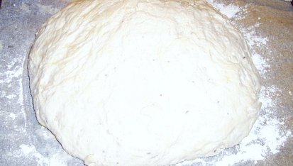 Chlebový pecen s cuketou