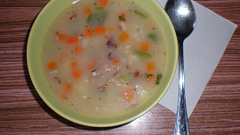 Uzená polévka s kroupami