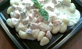 Gnocchi s lososem a smetanovo-sýrovou omáčkou