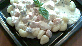 Gnocchi s lososem a smetanovo-sýrovou omáčkou