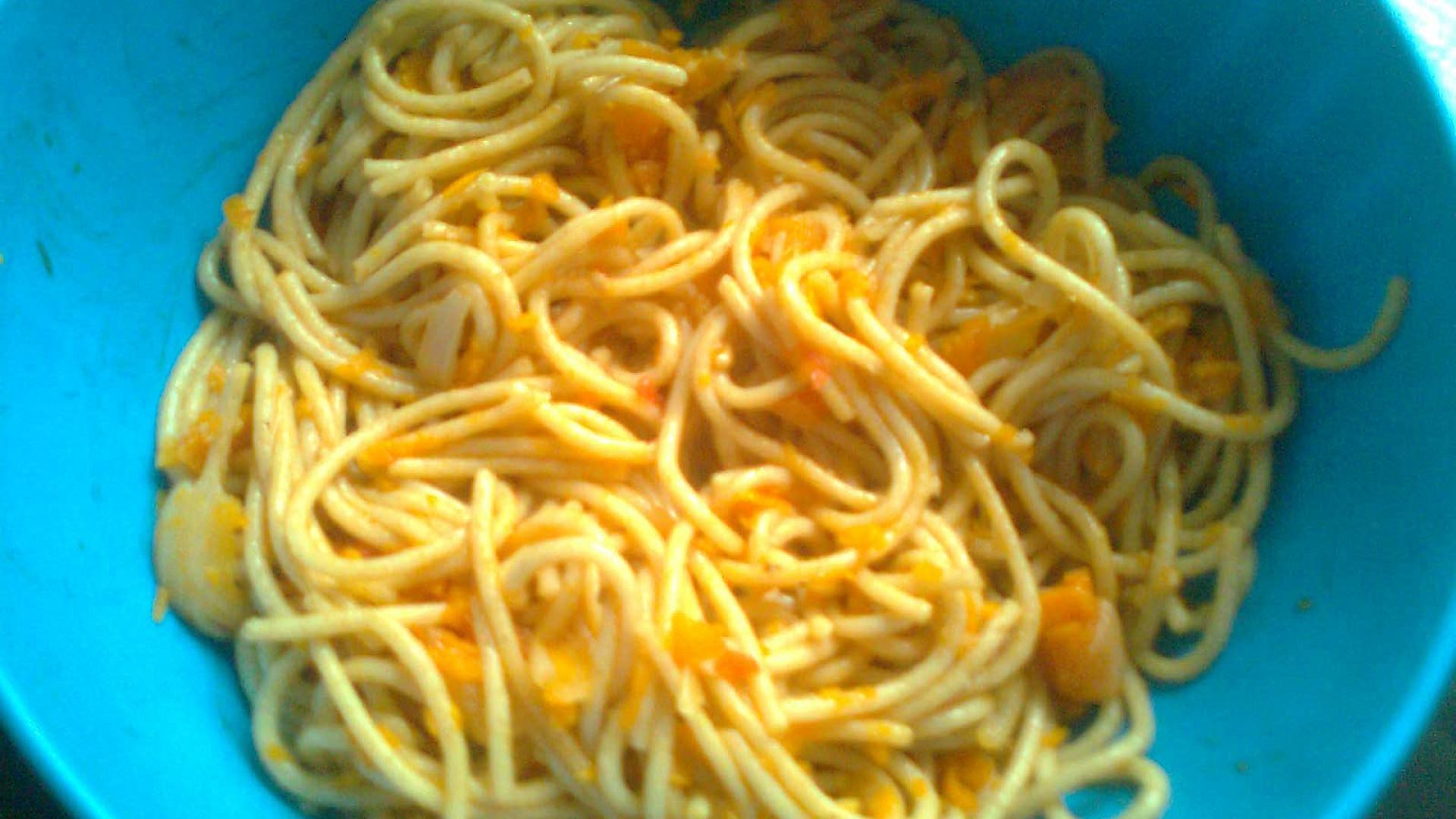 Špagety s mrkvovo-rajčatovou ,,omáčkou