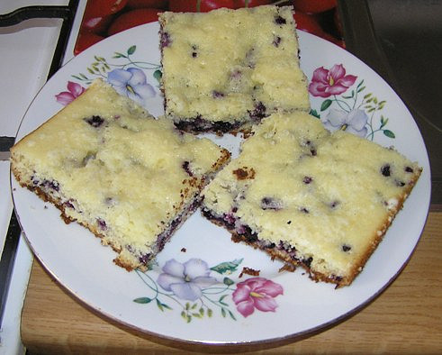 Bezlepkový borůvkový koláč s drobenkou