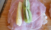 Kuřecí závitky s kiwi a banánem