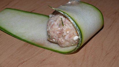 Cuketové roládky s mletým masem