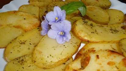 Pečené brambory s chutí česneku