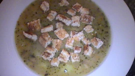 Bramboracka s krutonky
