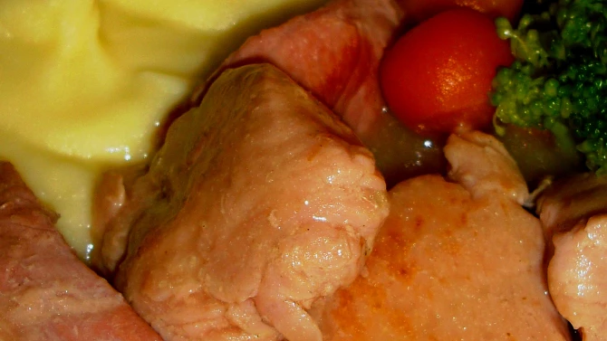 Krůtí kostky ve vlastní šťávě s brokolicí, Krůtí kostky ve vlastní šťávě s brokolicí