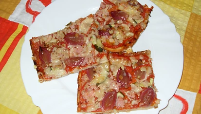 Celozrnná pizza s vínem, hotová pizza