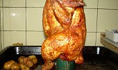 Kuře pečené na plechovce od piva