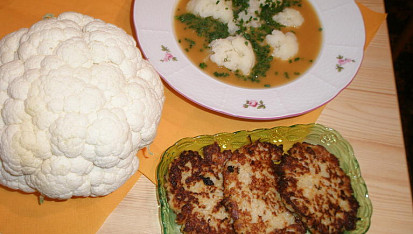 Červená květáková polévka
