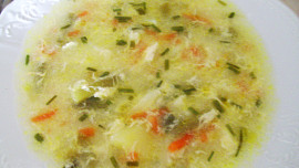 Jemná letní zeleninová polévka