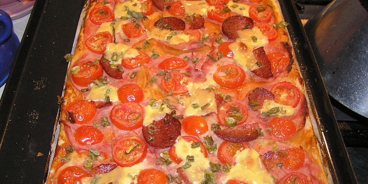 Salámová pizza