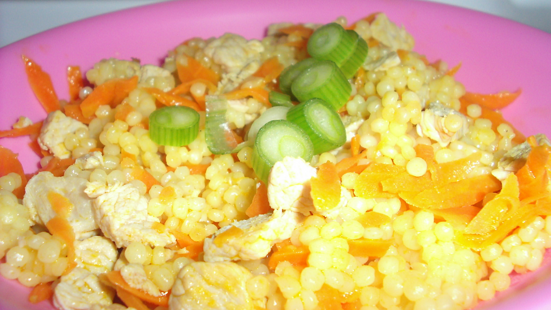 Těstovinová rýže s mrkví a masem pro nejmenší