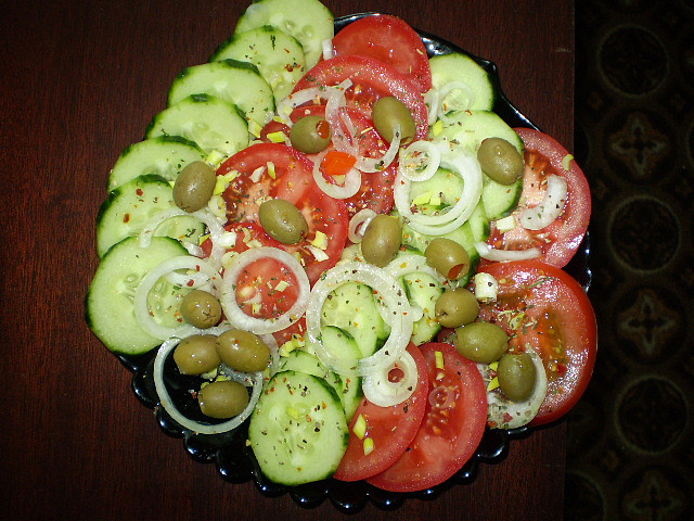 Zeleninový salát s cibulí