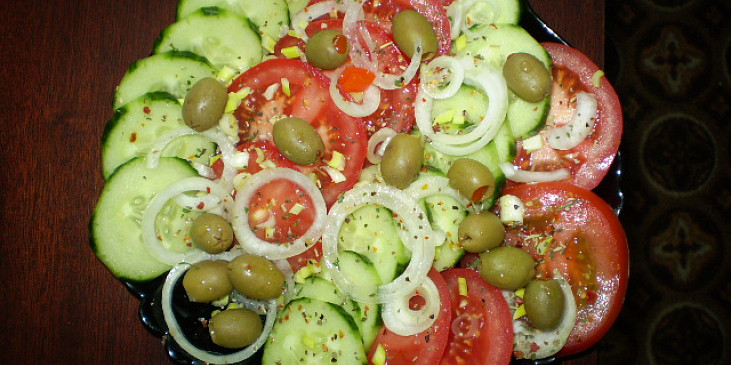 Zeleninový salát s cibulí