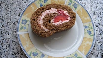 Kakaová jahodová roláda