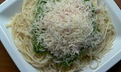 Špagety s rukolovým pestem