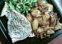 Pečený losos s opékanýma bramborama