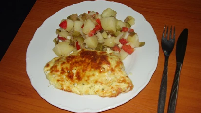 Kuře v těstíčku a bramboroý salát