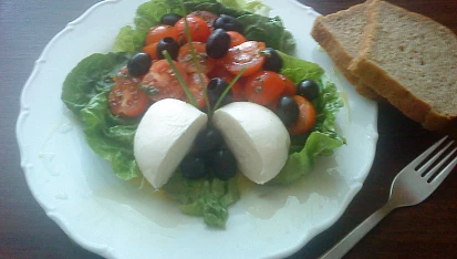 Cherry salát s mozzarelou