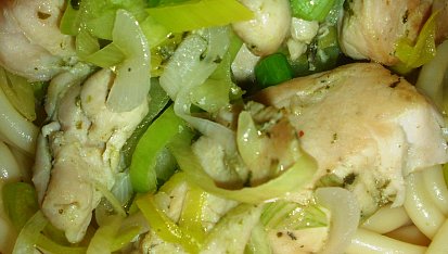 Kuřecí nugety v bylinkovém pestu s makarony, Kuřecí nugety v bylinkovém pestu s makarony