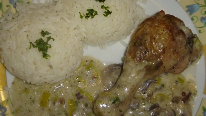 Kuřecí paličky se smetanovou žampionovou omáčkou