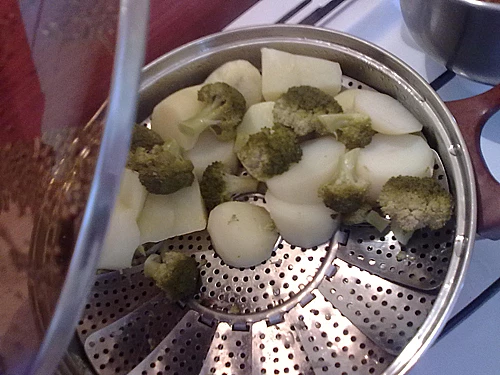 Brokolice s brambory na páře