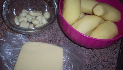 Česnekové brambory