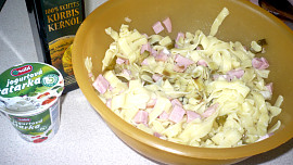 Nudlový salát s uzenou šunkou