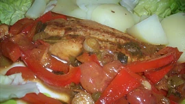 Pangasius na víně se zeleninou a bazalkou