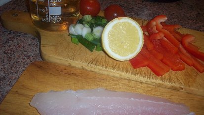 Pangasius na víně se zeleninou a bazalkou