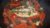 Pangasius na víně se zeleninou a bazalkou