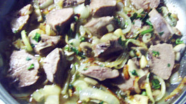 Jazyk na cibulce se žampionama a zázvorem