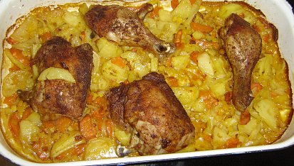 Kuřecí paličky upečené na bramborové směsi