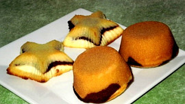Trojbarevné muffiny