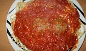 Červené špagety (Podáváme a dobrou chuť)