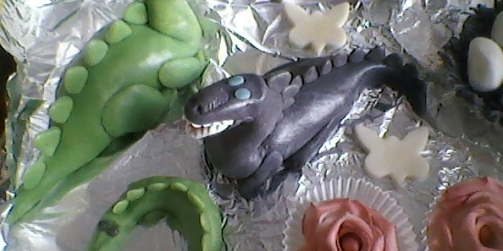 Dinosauři a krtek aktovka-dort
