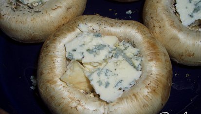 Italské žampiony plněné bylinkami a gorgonzolou