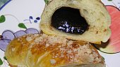 Sladké povidlové rohlíky