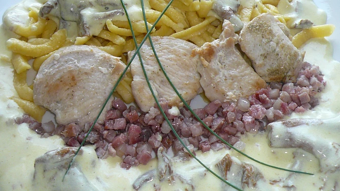 Kuřecí medailonky s liškovou omáčkou