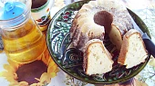 Koňakovo-šlehačková bábovka