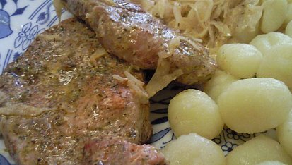 Vepřová krkovička na smetanovém zelíčku