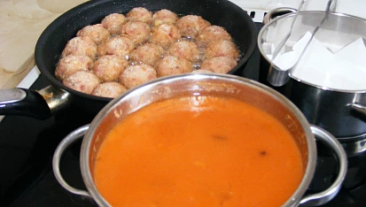 Mini-dělové koule s "rajdou", zátiší-dělové koule,"rajda"