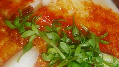 Platýs s paprikovou pastou na rozmarýnových bramborách., Platýz s paprikovou pastou na rozmarýnových bramborách.