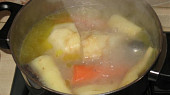 Zeleninová polévka s krupicí a vejcem